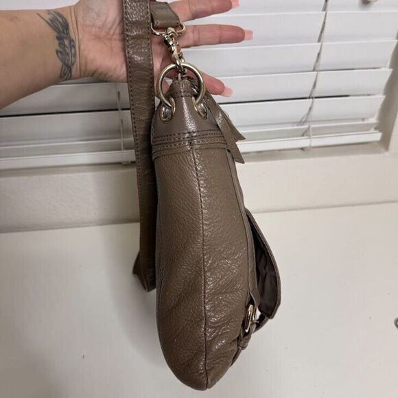 The Sak Crossbody Bag Taupe Brown Leather Adjustable Compact Travel Boho Purse - Picture 6 of 16
